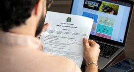 Documento pode ser emitido no Portal do TSE, no aplicativo e-Título ou diretamente no cartório e...