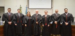 Advogado preside sessão ordinária do TRE-MS