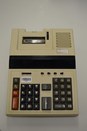Calculadora utilizada pelos servidores do TRE-MS na década de 1980.
Marca: Dismac Modelo 121 PV
