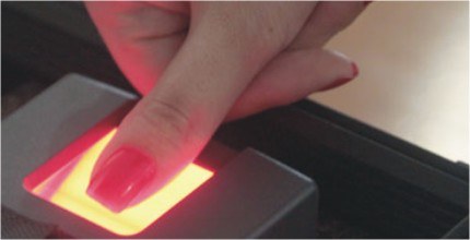 Coleta digitais Mão coletando digitais