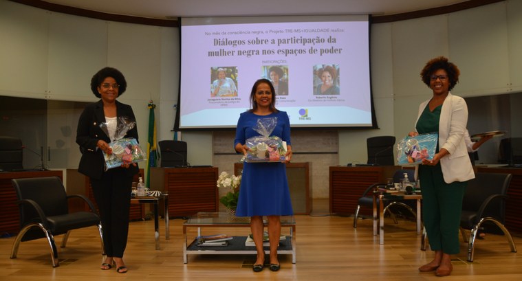 Mulheres negras nos espaços de poder é tema de encontro no TRE-MS O evento foi idealizado pela Comissão Feminina do TRE-MS, que em datas anteriores promoveu proje...
