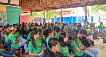 Alunos de escola estadual participando da palestra do Cartório Cidadão