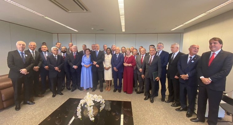 Presidente do TRE-MS prestigia posse do Ministro Alexandre de Moraes no TSE O magistrado acompanhou a cerimônia juntamente com o Juiz Auxiliar da Presidência, Dr. Fernando ...