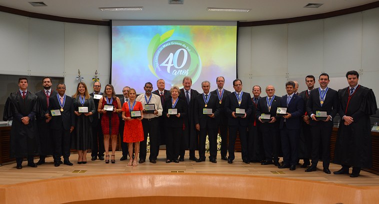 Justiça Eleitoral comemora 40 anos em Mato Grosso do Sul. Solenidade homenageou cidadãos e insti...