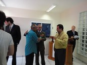 O presidente do TRE-MS, desembargador Josué de Oliveira, recebendo os cumprimentos.