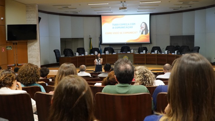 TRE-MS promove palestra sobre ambiente de trabalho seguro Iniciativa integra as ações institucionais de enfrentamento ao assédio moral, sexual e à discrim...