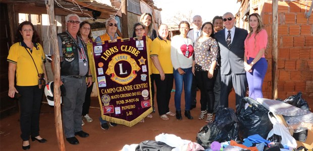TRE–MS participa da entrega dos agasalhos arrecadados em campanha TRE–MS participa da entrega dos agasalhos arrecadados em campanha