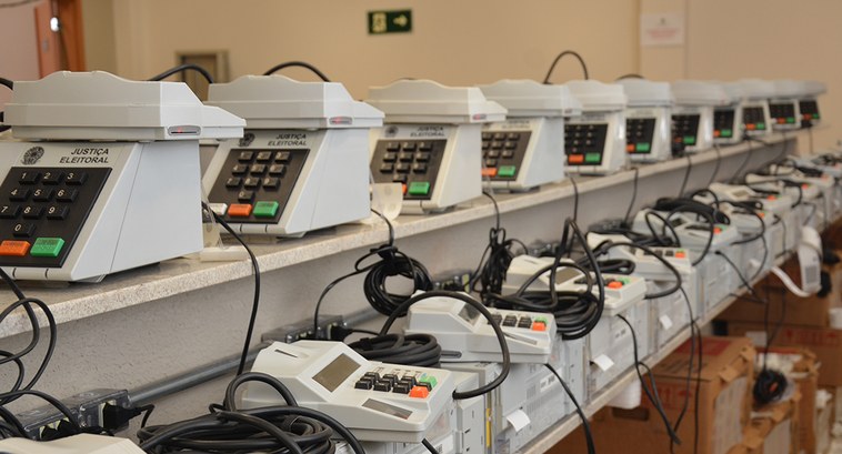 Eleições 2020: TRE-MS inicia geração de mídias O procedimento tem por finalidade gerar os dados oficiais que serão inseridos nas urnas eletrôni...