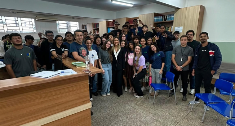 Atividade da 11ª Zona Eleitoral reuniu cerca de 70 alunos e proporcionou uma experiência prática...