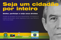 Cartaz da Campanha Institucional Cidadão por Inteiro, com metade do rosto de um senhor do lado d...