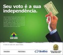 Anúncio de meia página da Campanha da Independência. Em fundo verde uma mão levanta um título de...